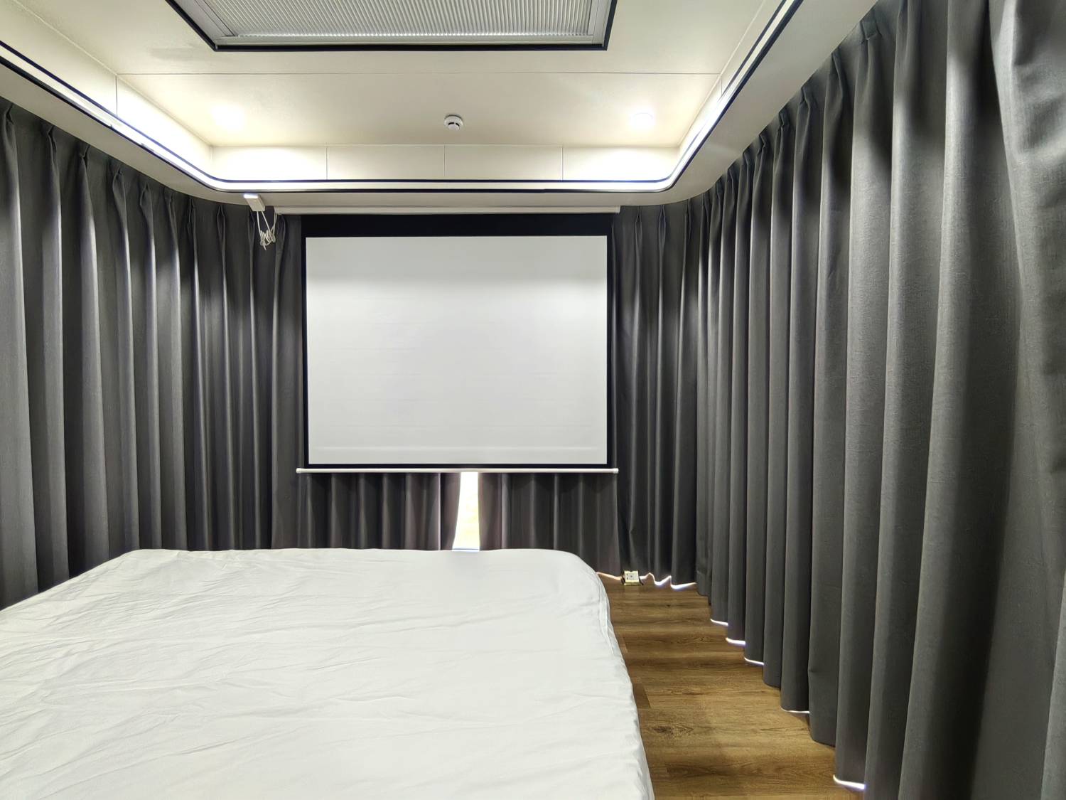 【 Luxury Style LX 】Starship LX < 2-4 pax >