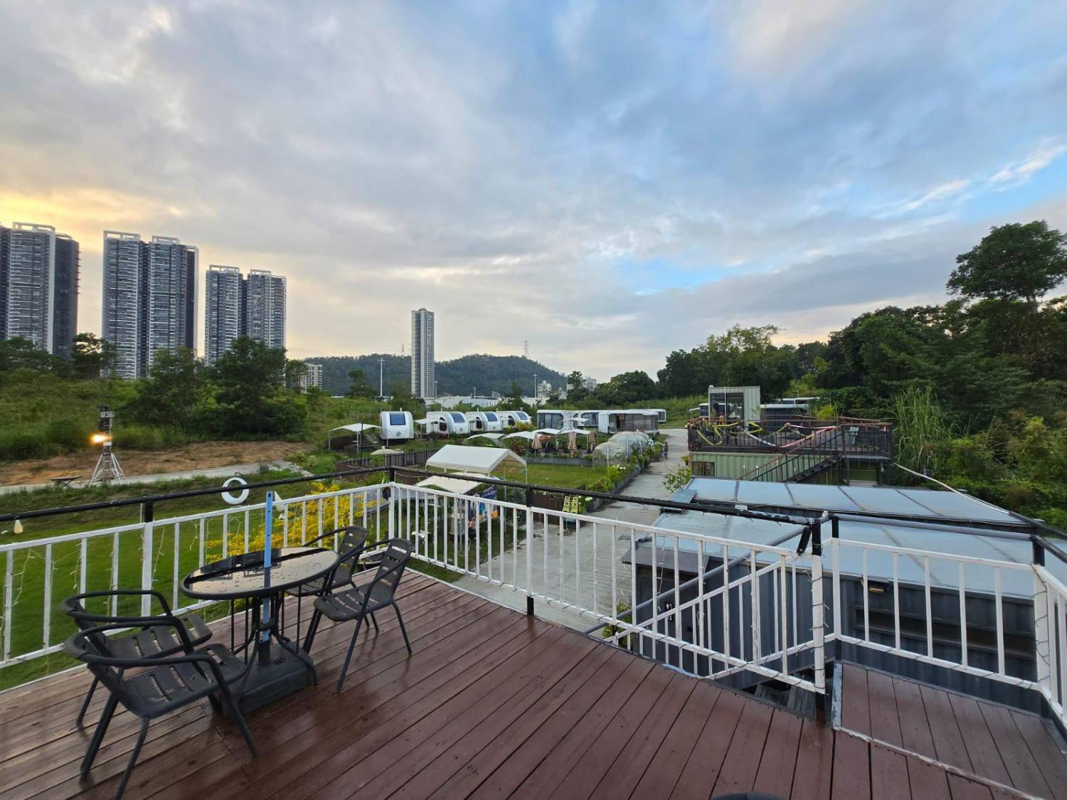 【STARRY SKY BAR】DAY CAMPING ( 2-10 pax )14:00 - 22:00