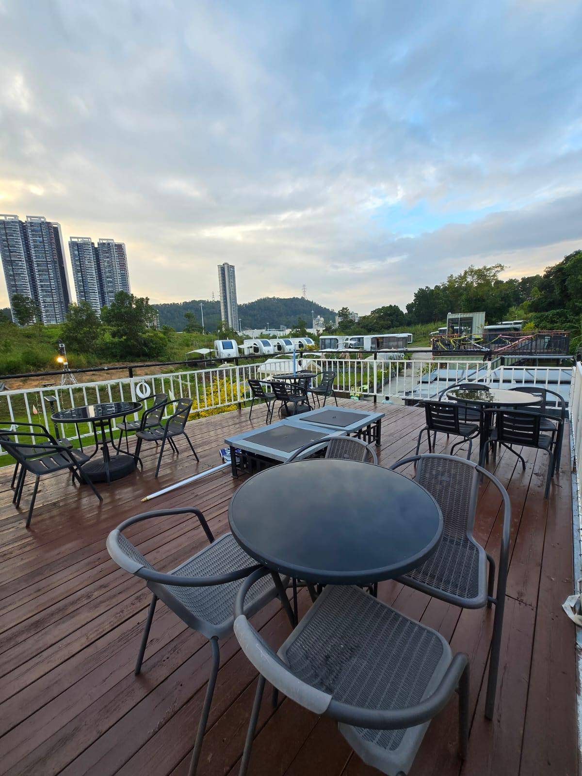 【STARRY SKY BAR】DAY CAMPING ( 2-10 pax )14:00 - 22:00