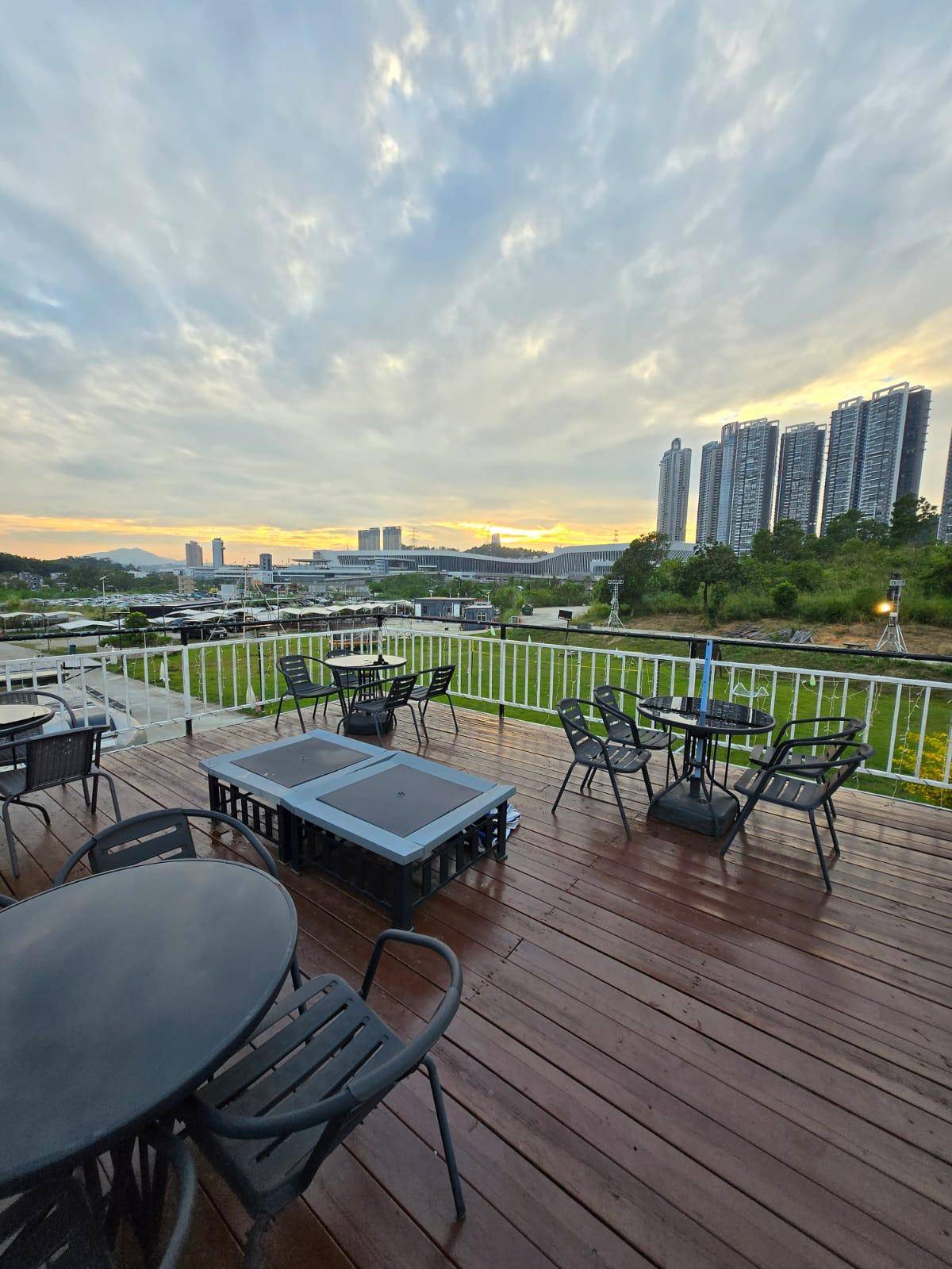 【STARRY SKY BAR】DAY CAMPING ( 2-10 pax )14:00 - 22:00