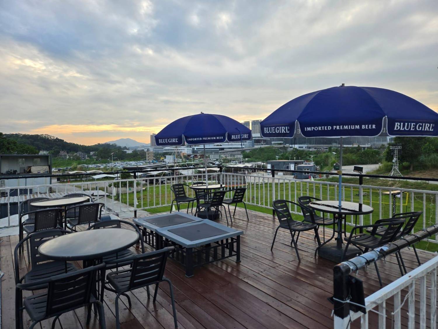 【STARRY SKY BAR】DAY CAMPING ( 2-10 pax )14:00 - 22:00